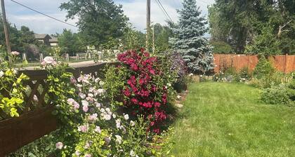 Brilliant 4-bedroom house with AC in Arvada! Family and Pet friendly,