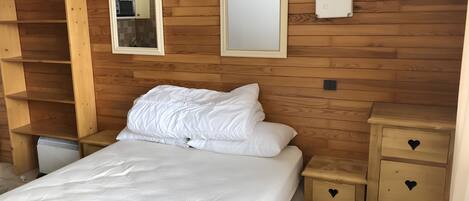 2 bedrooms, WiFi, bed sheets