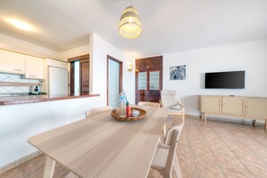 Dining - El Charcón A • 10 meters to the beach • LVH (Arrieta)