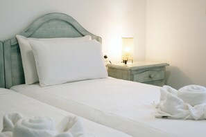 2 Schlafzimmer, Schreibtisch, Bügeleisen/Bügelbrett, Reisekinderbett
