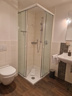 Douche, serviettes fournies