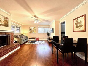 TV, fireplace, video games, offices - Stylish Modern Apt Near Northside Hospital (Cumming)