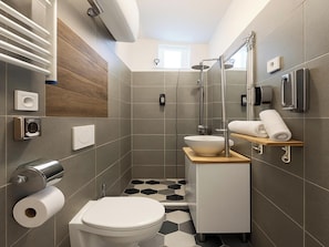 Room, 1 Bedroom, Smoking, City View | Bathroom