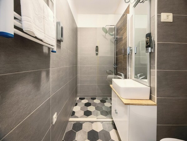 Chambre, 1 chambre, fumeur, vue sur la ville | Salle de bain