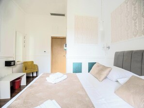 Room, 1 Bedroom, Smoking, City View