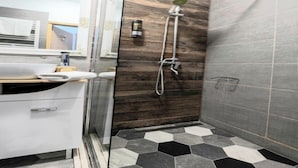 Bathroom - Room-charming Historic Center B&B in Spl (Split)