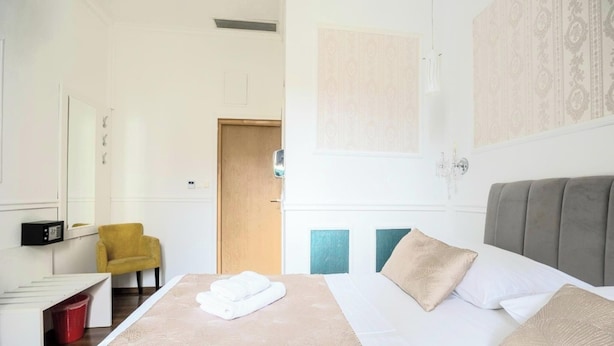 Room, 1 Bedroom, Smoking, City View | 1 bilik tidur 