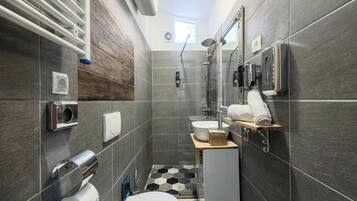 Room, 1 Bedroom, Smoking, City View | Bathroom