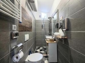 Room, 1 Bedroom, Smoking, City View | Bathroom