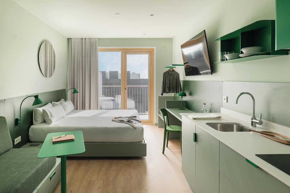 Comfort Studio, Balcony, City View | Premium bedding, down comforters, in-room safe, desk