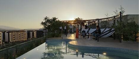 Piscine extérieure en saison