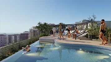 Una piscina al aire libre de temporada