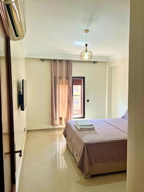 2 bedrooms, iron/ironing board, free WiFi, bed sheets