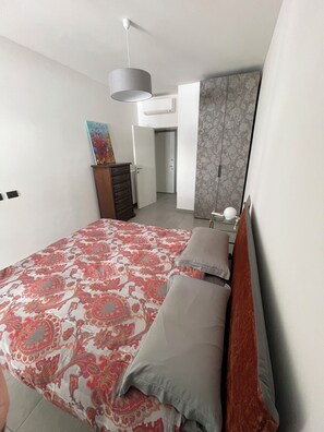 1 chambre, bureau, fer et planche à repasser, Wi-Fi gratuit