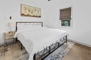 3 bedrooms, desk, free WiFi, bed sheets