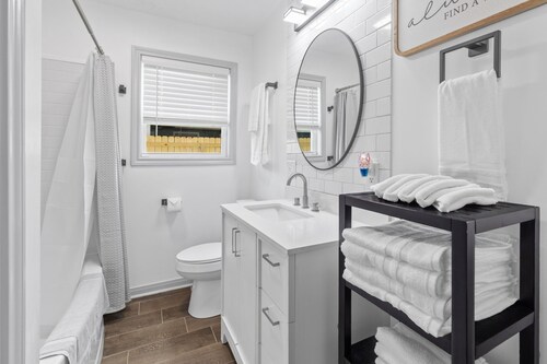Work Hard, Rest Easy Oasis! 3BR, Central Air, Pet Friendly, Easy Commute