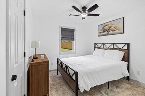 3 quartos, escrivaninha, Wi-Fi de cortesia, roupa de cama