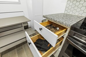 Interior - Work Hard, Rest Easy Oasis! 3BR, Central Air, Pet Friendly, Easy Commute (Lake Charles)