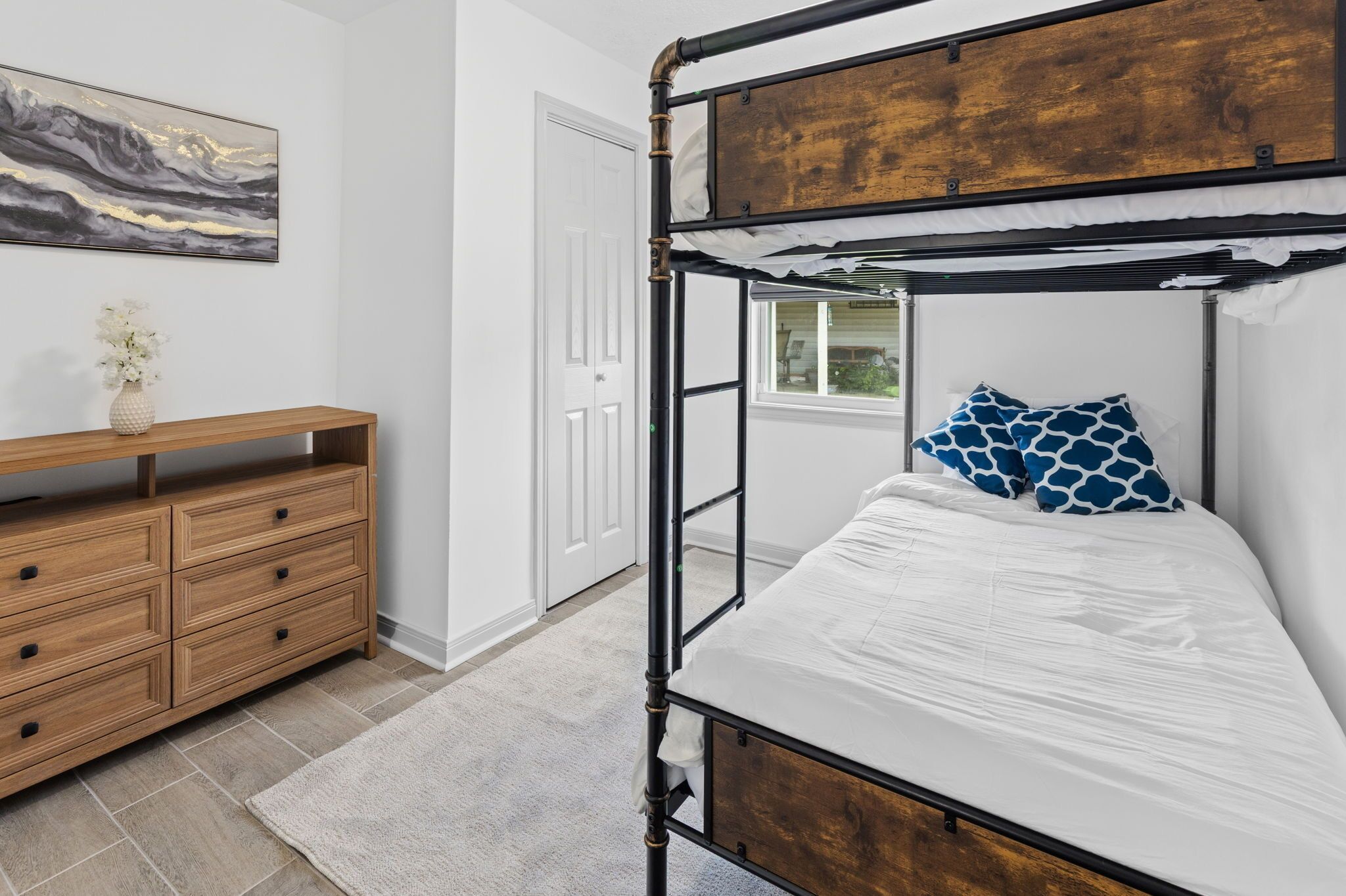 3 chambres, bureau, accès au Wi-Fi (inclus), literie fournie