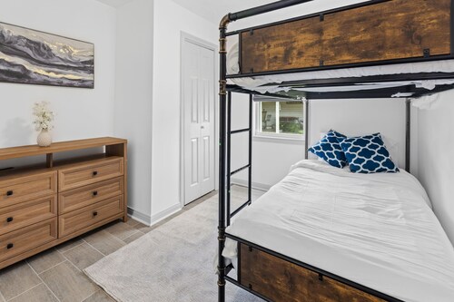 Work Hard, Rest Easy Oasis! 3BR, Central Air, Pet Friendly, Easy Commute