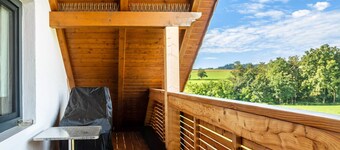 Apartment 'Fernsicht' with Shared Garden, Balcony and Wi-Fi