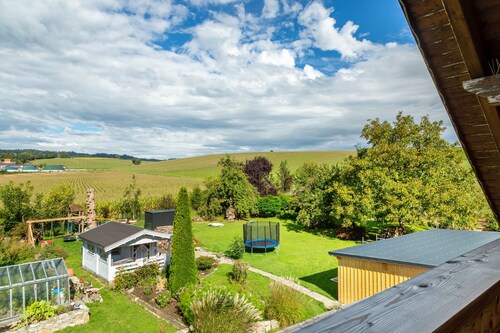 Apartment 'Fernsicht' mit Gemeinschaftsgarten, Balkon und WLAN