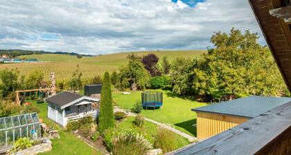 Apartment 'Fernsicht' mit Gemeinschaftsgarten, Balkon und WLAN