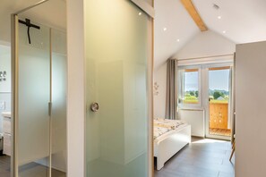 2 bedrooms, iron/ironing board, WiFi, bed sheets - Apartment 'Fernsicht' with Shared Garden, Balcony and Wi-Fi (Bad Griesbach im Rottal)