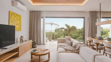 44-cm LCD TV with digital channels