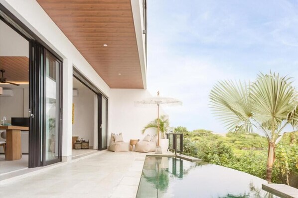 Deluxe Villa, Balcony