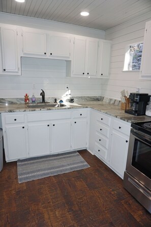 Micro-ondes, four, plaque de cuisson