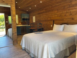 1 chambre, fer et planche à repasser, draps fournis