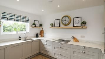 Dishwasher, cookware/dishes/utensils