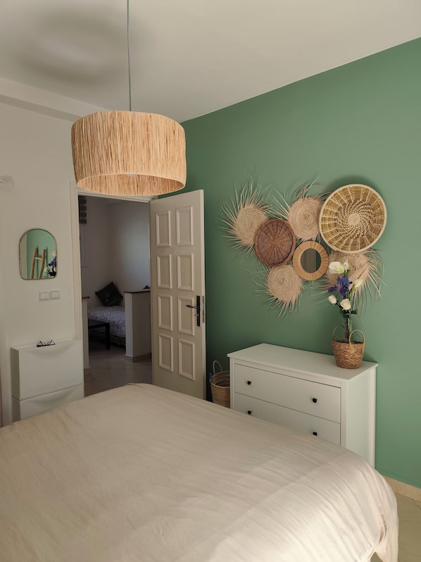 1 bedroom, iron/ironing board, internet, bed sheets