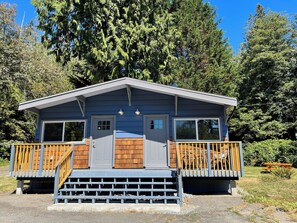 Exterior - Cottage 4& 5 with Waterfront and Beach Access (Sooke)