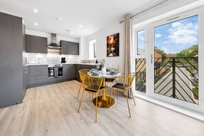 Fridge, microwave, oven, dishwasher
