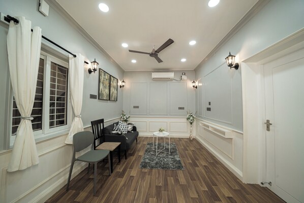 奢華別墅 | 客廳 | 52-吋LED 液晶電視,提供衛星頻道