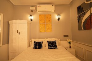 Luxury-Villa | Schreibtisch, schallisolierte Zimmer, Bügeleisen/Bügelbrett
