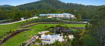 King Beds - Ensuites - Sleeps 20 - Cinema - Lake