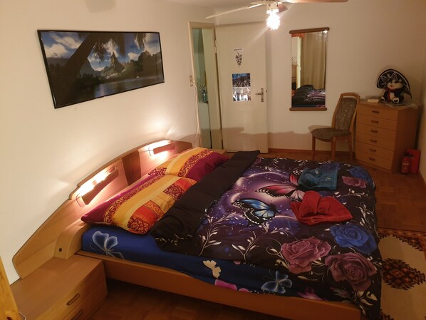 2 chambres, fer et planche à repasser, Wi-Fi, draps fournis