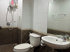 A bathroom with a toilet, a sink, and a shower. - Osho Lovers 2 By Zuzu (Pattaya)