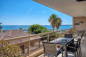 Outdoor dining - THE PERFECT BLEND OF COMFORT, STYLE & AN UNBEATABLE LOCATION -PALM BEACH -CANNES (Cannes)