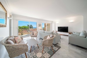 TV - THE PERFECT BLEND OF COMFORT, STYLE & AN UNBEATABLE LOCATION -PALM BEACH -CANNES (Cannes)