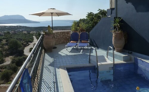 Charmante villa à La Canée, vue mer panoramique, piscine privée, 5 couchages