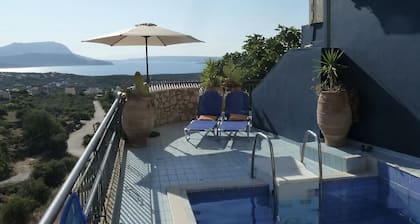 Charmante villa à La Canée, vue mer panoramique, piscine privée, 5 couchages