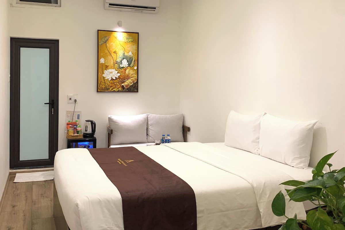 Superior Room | Minibar, blackout curtains, free cots/infant beds, rollaway beds