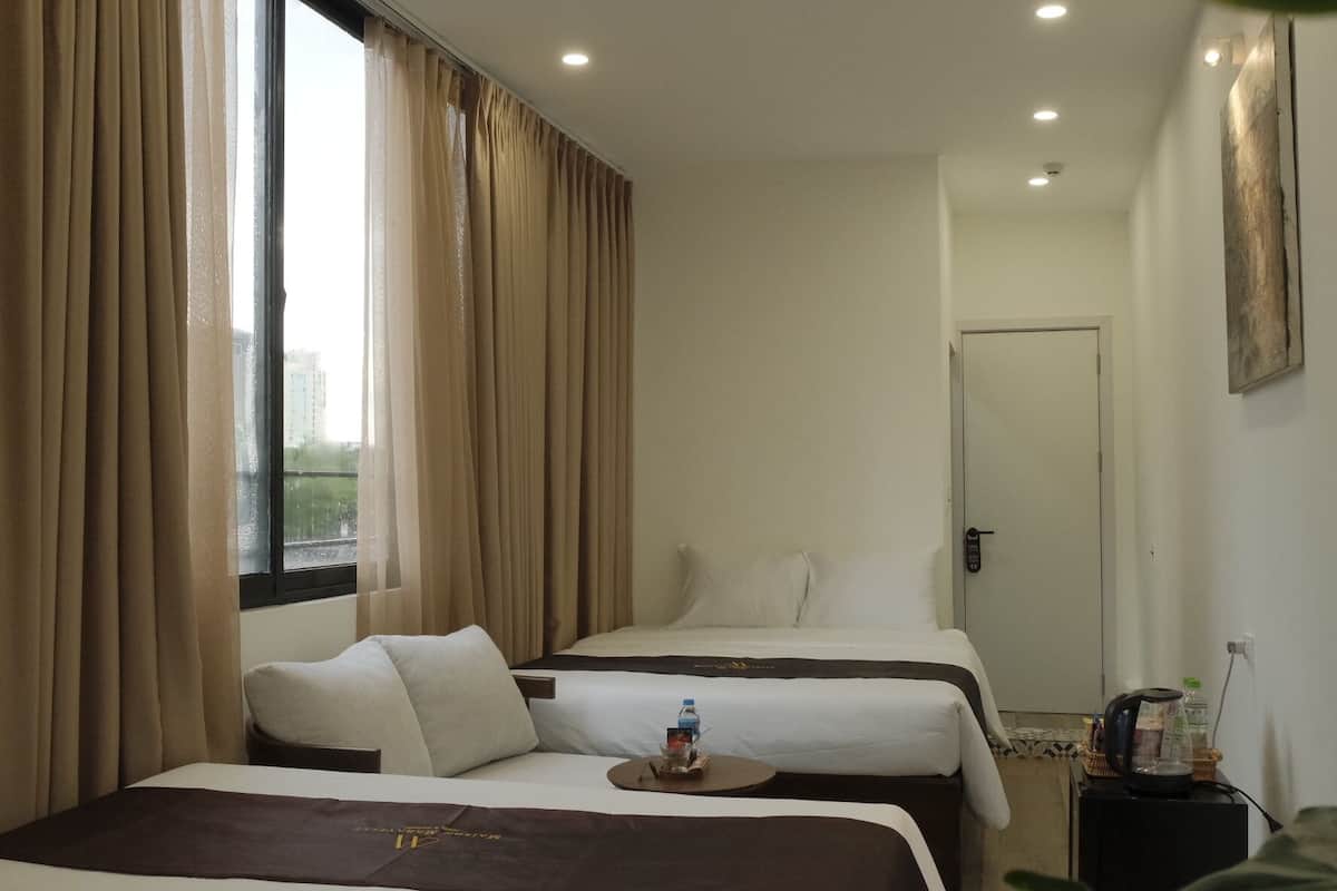 Luxury Double or Twin Room, City View | Minibar, blackout curtains, free cots/infant beds, rollaway beds