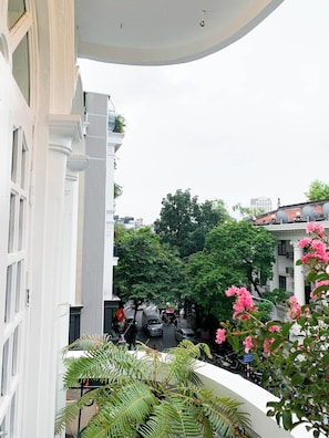 Deluxe Double Room, City View | Teres/patio