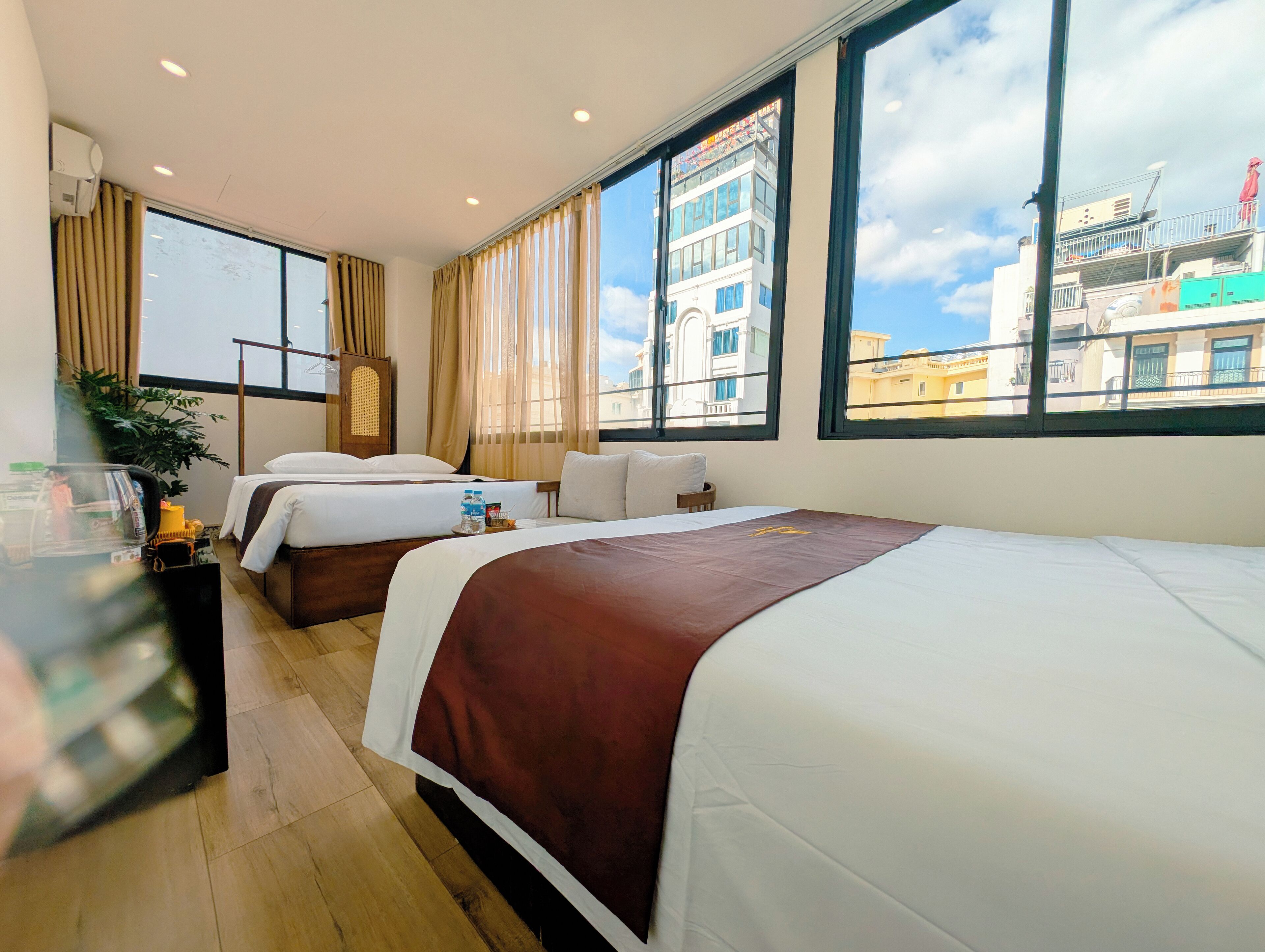 Luxury Double or Twin Room, City View | Minibar, blackout drapes, free cribs/infant beds, rollaway beds