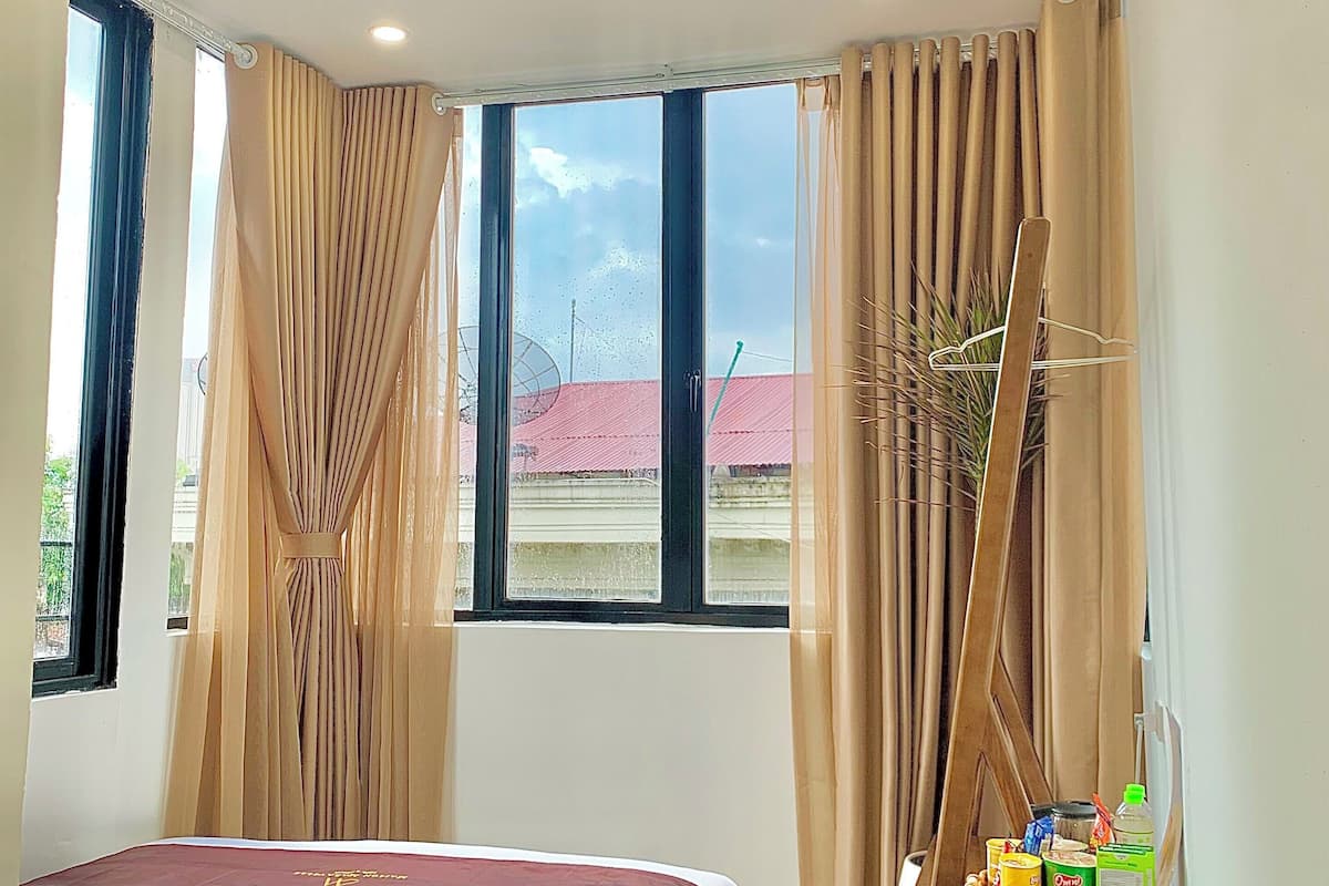 Deluxe Double Room, City View | Minibar, blackout drapes, free cribs/infant beds, rollaway beds